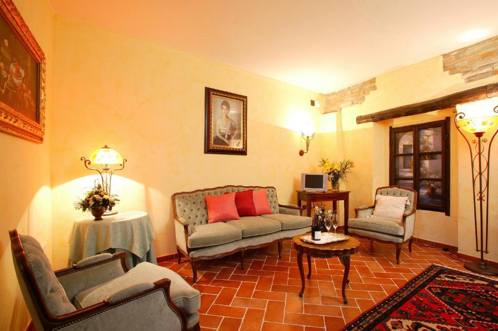 Castel Rocchero La Maraglianaアパートホテル 部屋 写真