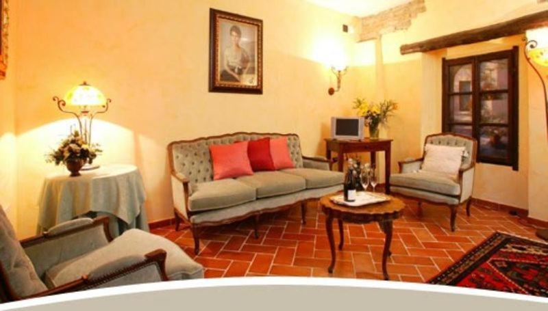Castel Rocchero La Maraglianaアパートホテル エクステリア 写真