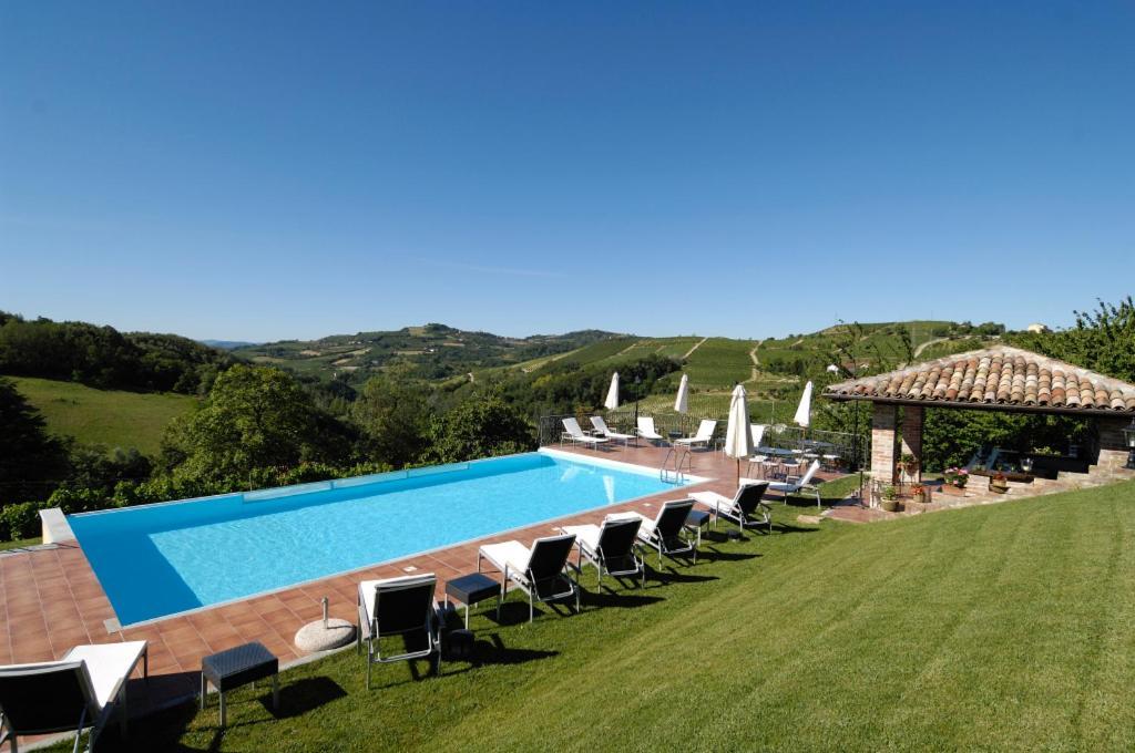 Castel Rocchero La Maraglianaアパートホテル エクステリア 写真