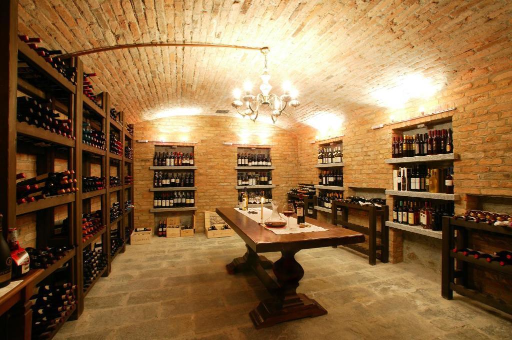 Castel Rocchero La Maraglianaアパートホテル エクステリア 写真