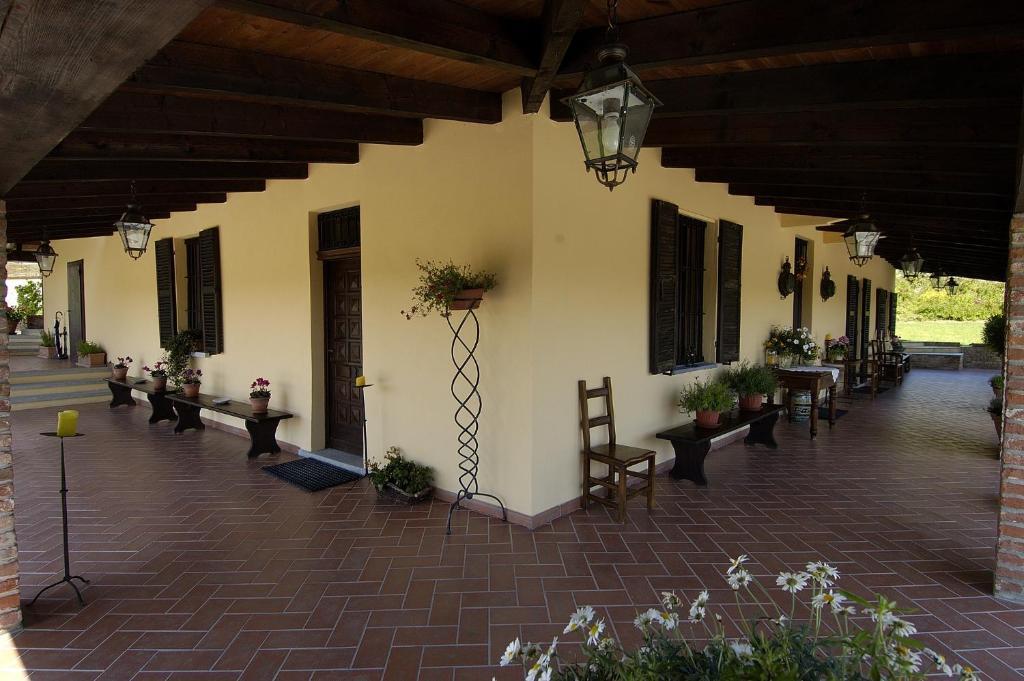 Castel Rocchero La Maraglianaアパートホテル エクステリア 写真