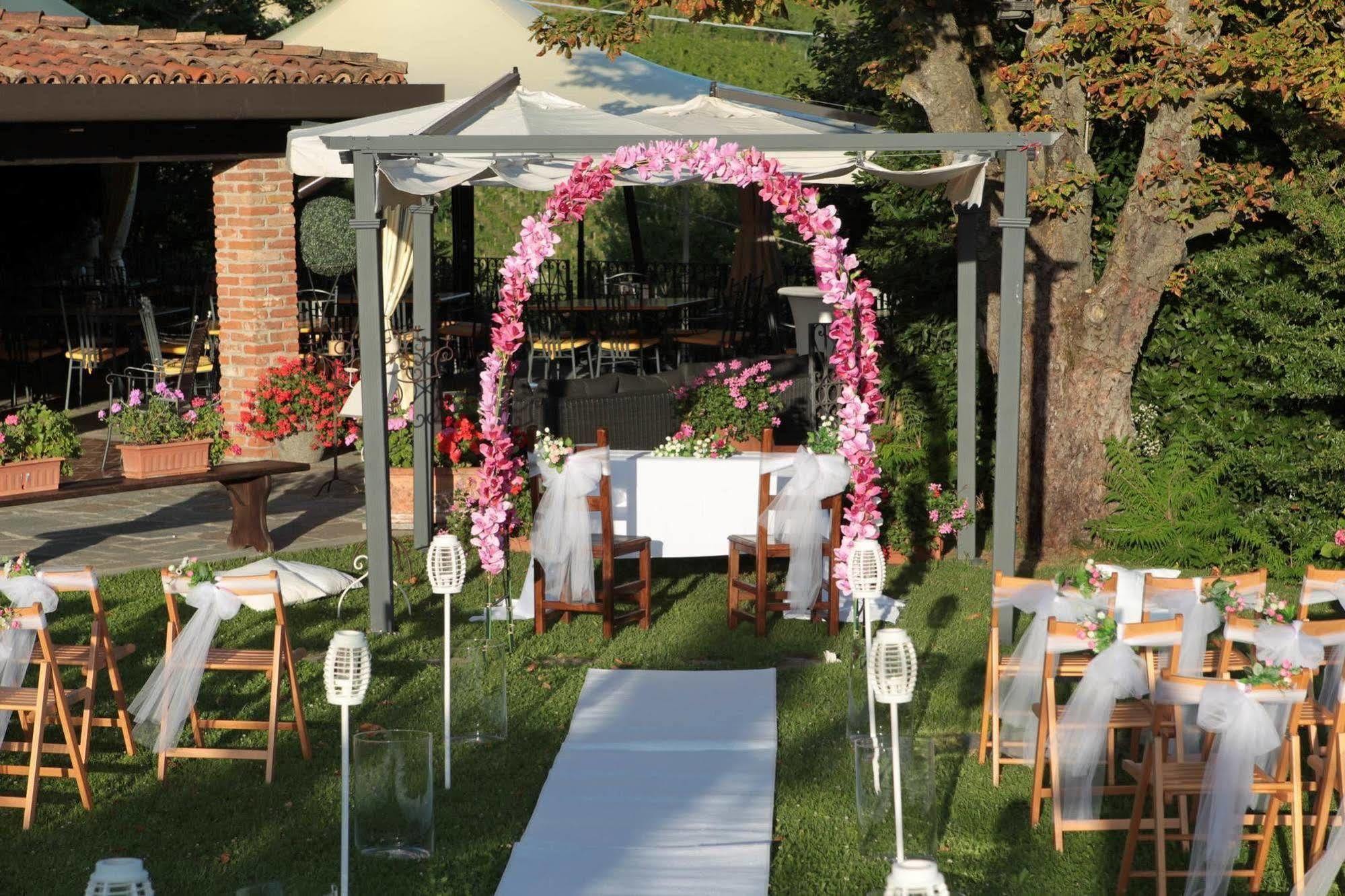 Castel Rocchero La Maraglianaアパートホテル エクステリア 写真