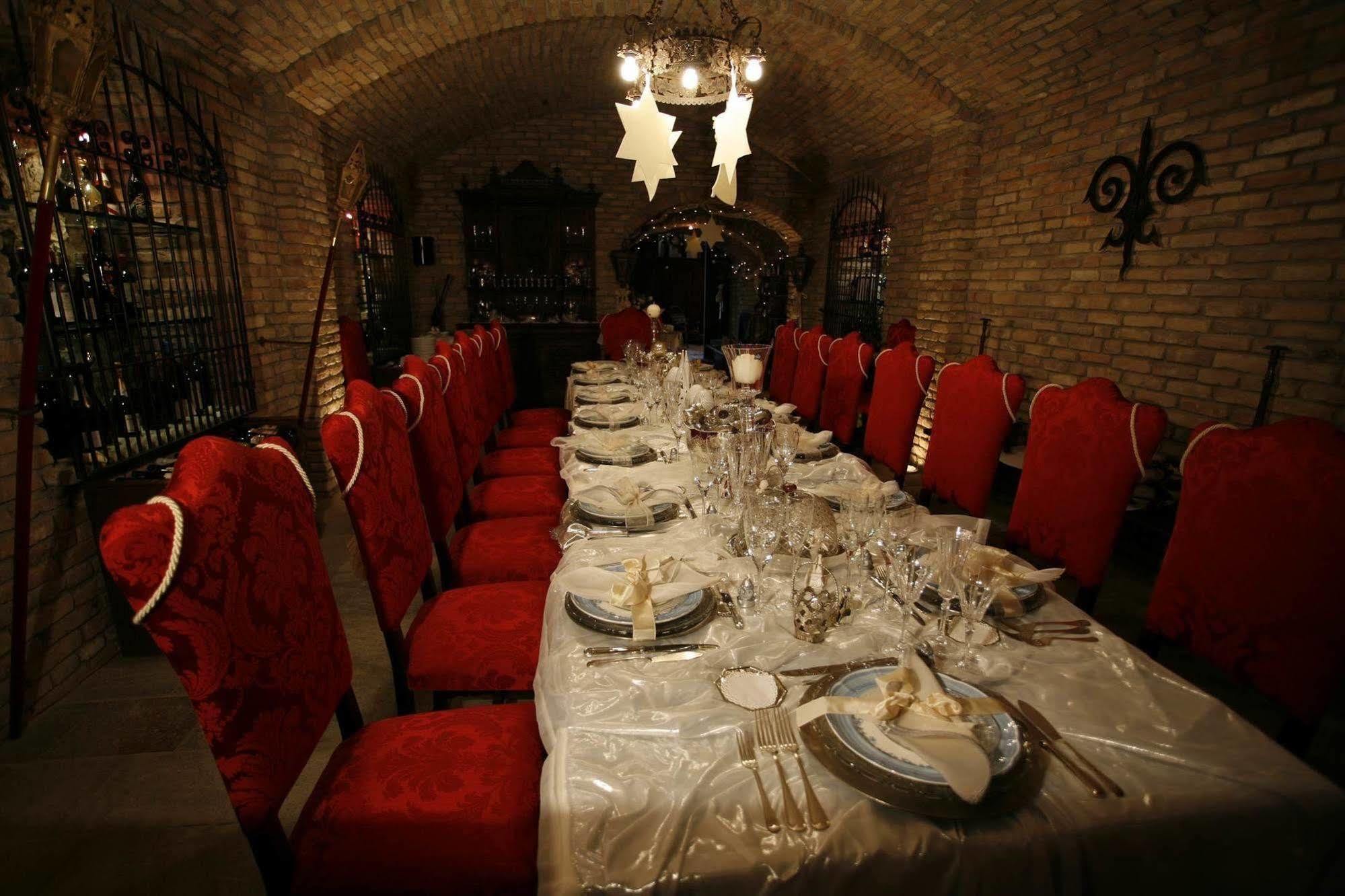 Castel Rocchero La Maraglianaアパートホテル エクステリア 写真
